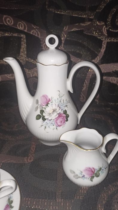 Продам недорого сервиз