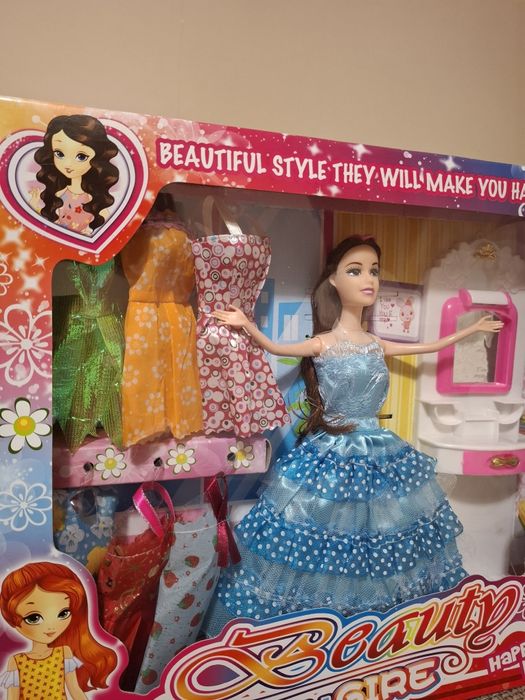 Papusa barbie noua,cu accesorii, transport 5 lei