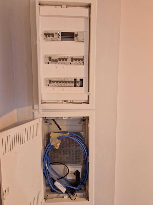 Persoană fizică: 3 camere decomandat, 73 mp utili, renovat total de la zero (instalații noi, pod, izolat exterior) – Canta