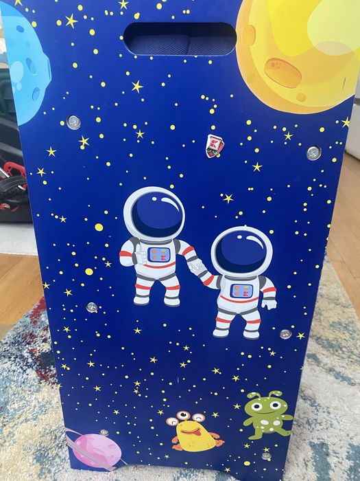 Стелаж за играчки космос в отлично състояние