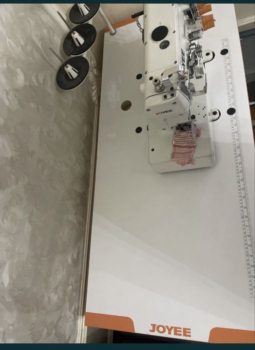 Joyee overlog tikuv mashinasi sotiladi