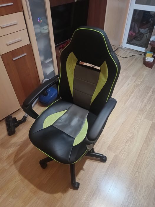 Гейминг стол в перфектна кондиция