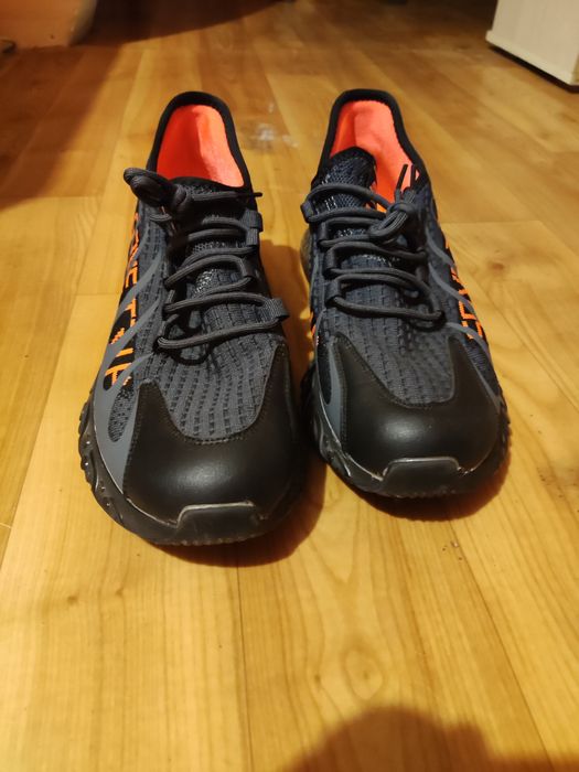 Продам кроссовки