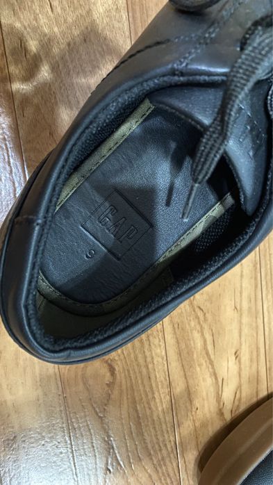 Продаются кроссовки новые