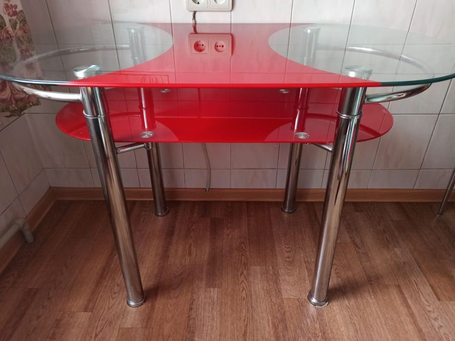 Кухонный стол и стулья