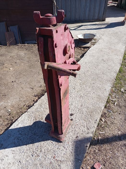 Vând vinci de ridicat, capacitate de 30 de tone