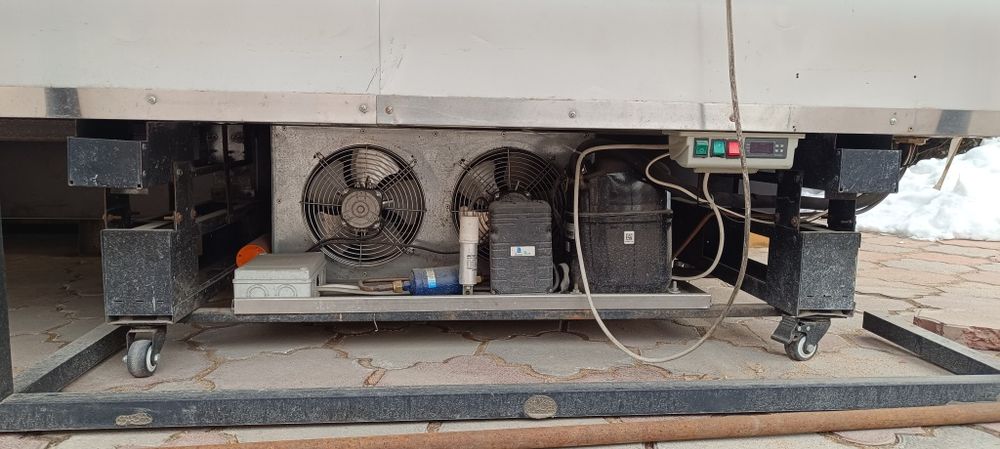 Холодильник прилавок.