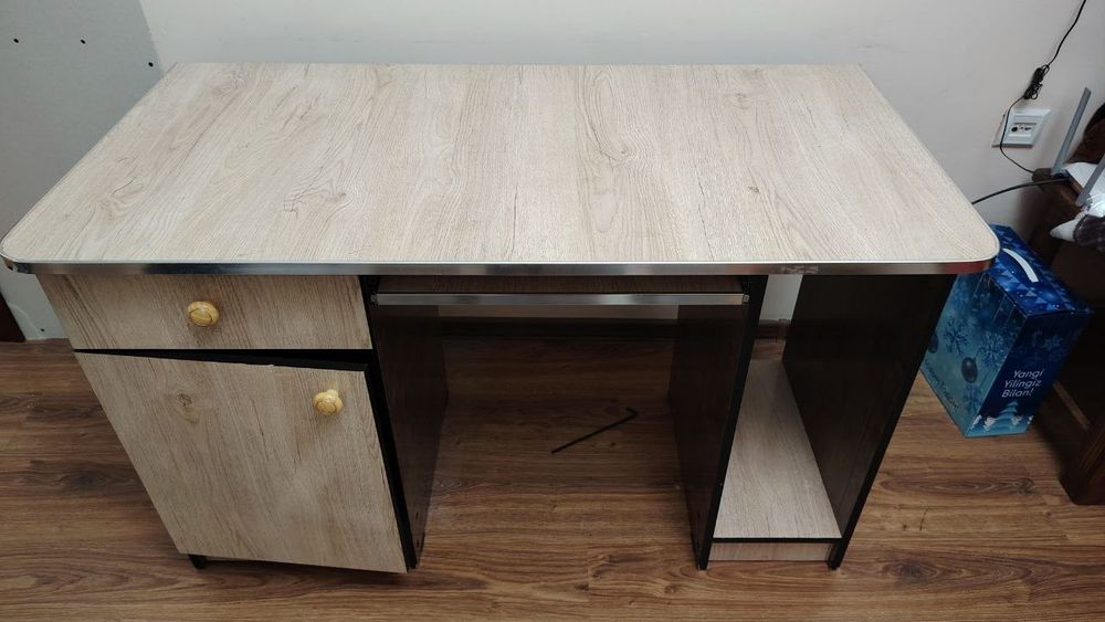 Письменный стол состояние отличное