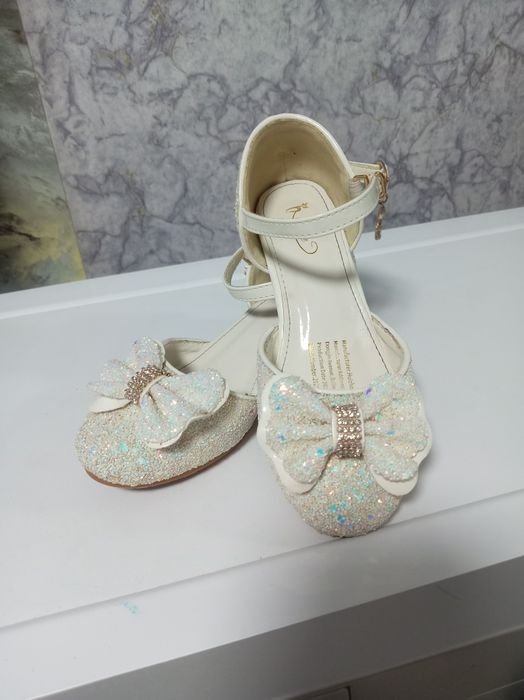 Туфельки  на девочку 3500т.