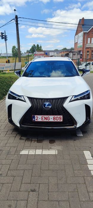 Lexus UX Mașina se află momentan in Romania
