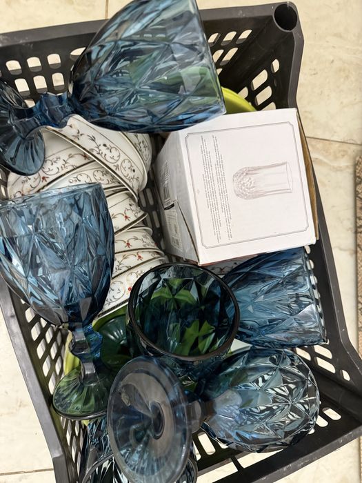 Посуды, стаканы, вареницы