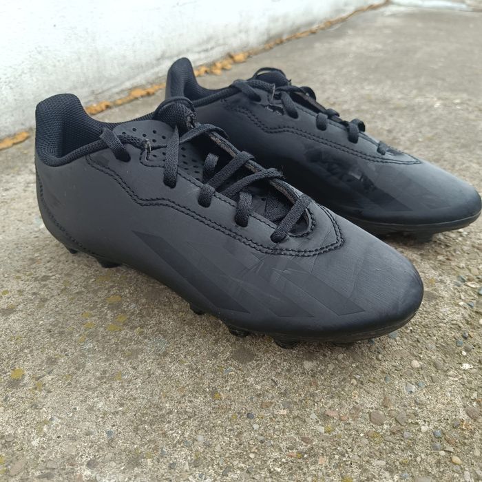 Vând crampoane adidas  de fotbal negre crazy fast,mărimea 37