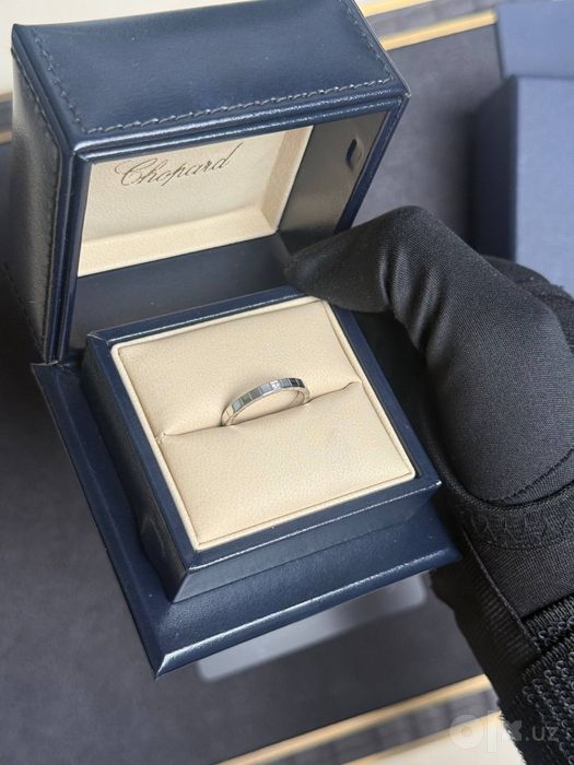 Кольцо Chopard Ice Cube с бриллиантом