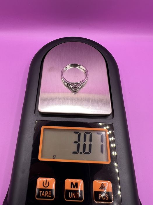 Продам золотое кольцо .