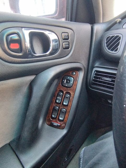 Продавам Мазда Кседос9