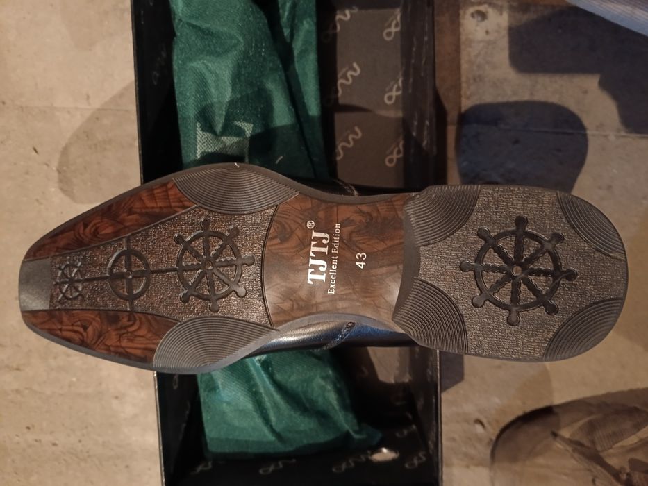 Продам туфли новые мужские