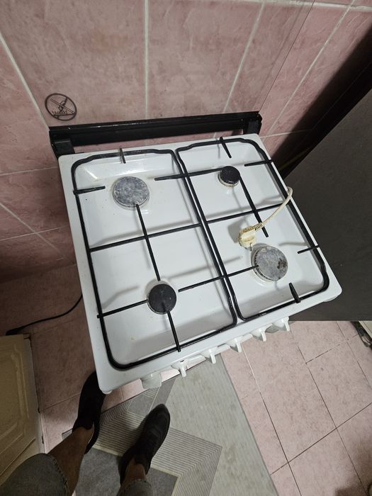 Продам газ плиту