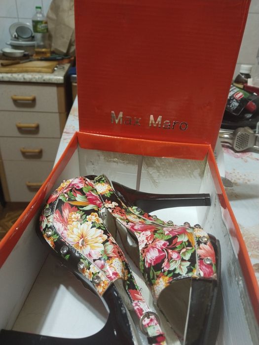 Продам босоножки