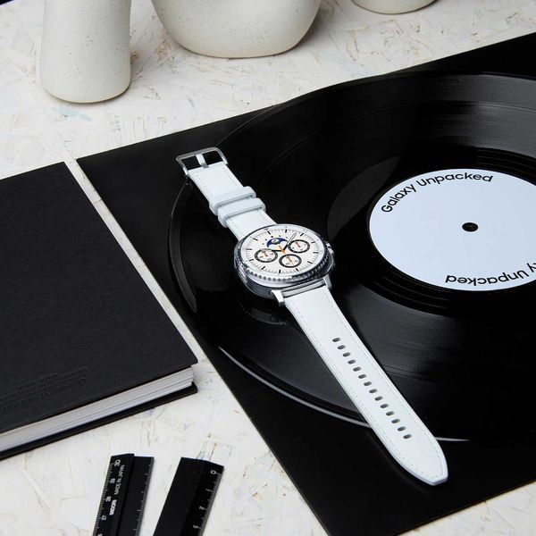 Нов Смарт Часовник SAMSUNG Watch8 Classic L500, SM-L500NZKADBT, 46mm GPS WLAN, ПУЛСОМЕР, 2 години Гаранция