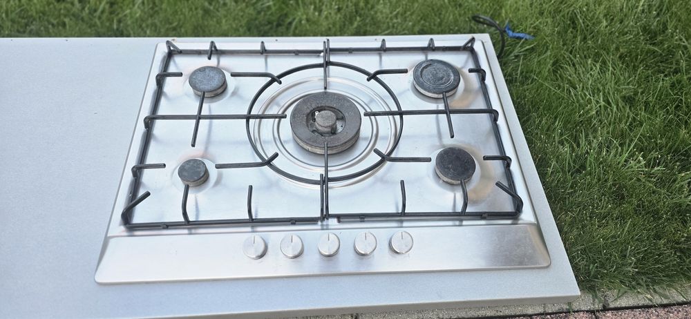 Vând plită incorporabilă BOSCH PCQ715B80E, 70 cm x50 cm  pe gaz, cu 5 arzătoare, finisaj inox.