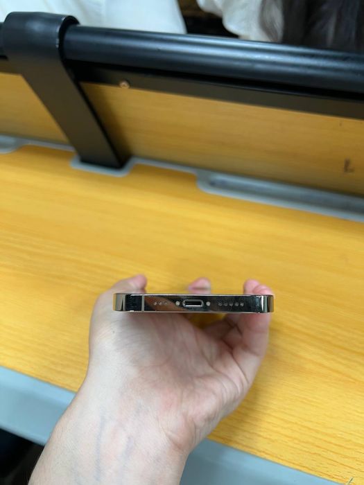 IPhone 13 pro телефони