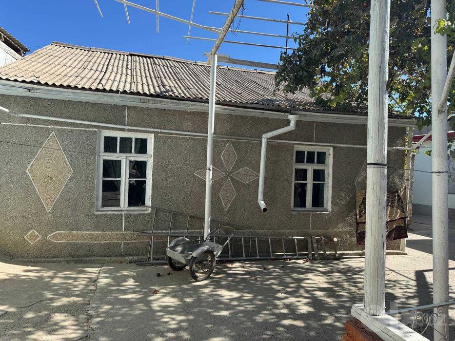 Продаётся дом с участком 11 соток, большой двор и сад