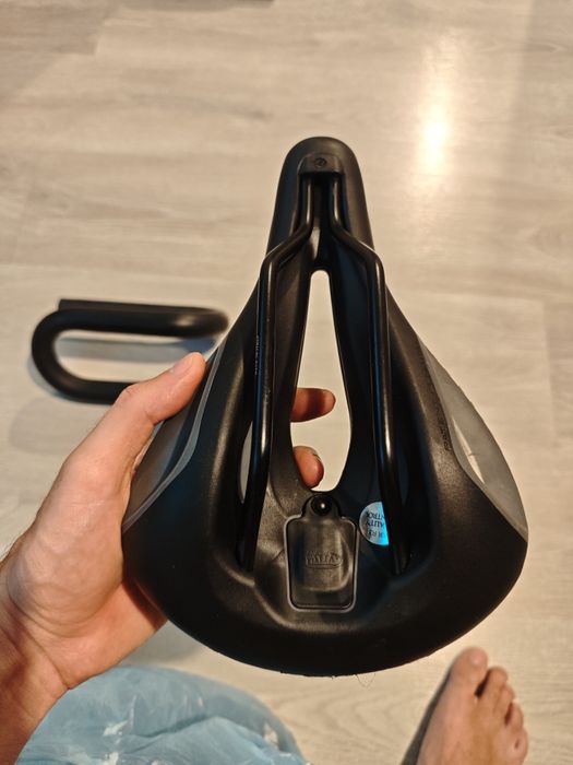 Knog Blinder R-150 задна светлина за колело + седалка