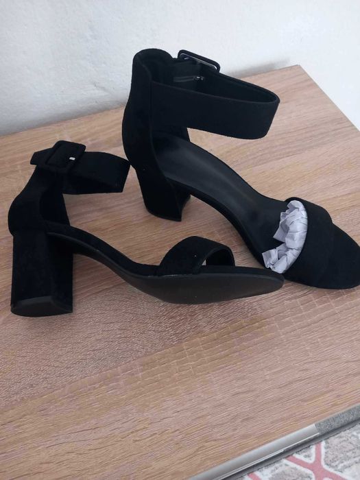 Елегантни дамски обувки