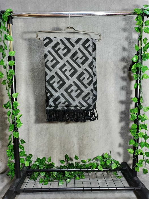 Fular Fendi coloare gri