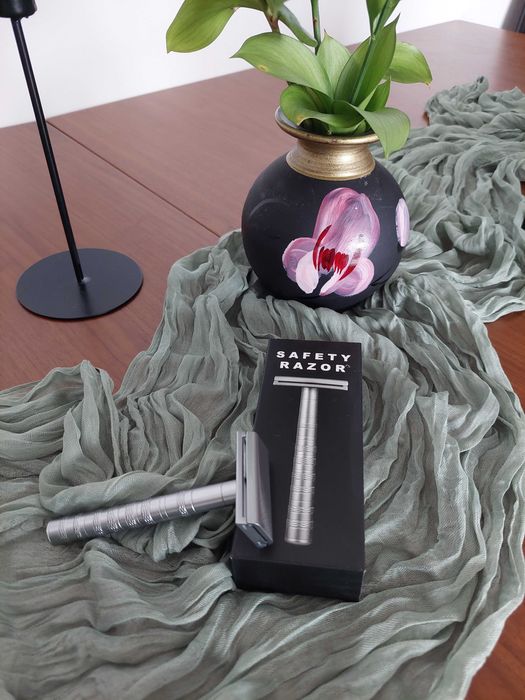 Aparat de ras clasic tip Henson Shaving 2.0 (clona) + 11 lame diferite