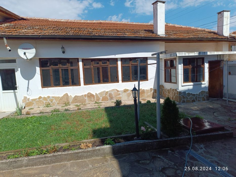 Продава се Къща в Пловдив, Младежки Хълм - 200 кв.м за 300 €/кв.м - Снимка #2