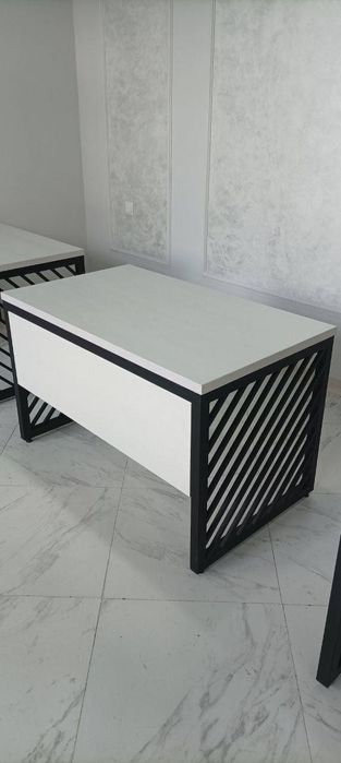 Stol Loft Store uslubidagi ofis va uylar uchun stol