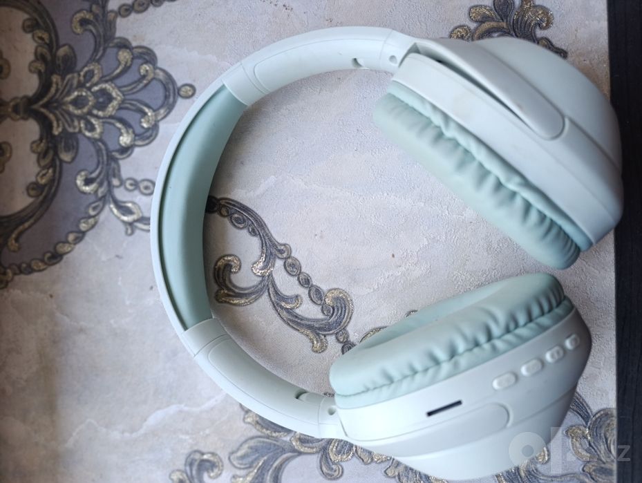 Bluetoothli naushnik va kelinlikka mos buyumlar
