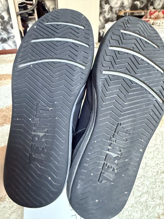 Продам мужские  кросовки