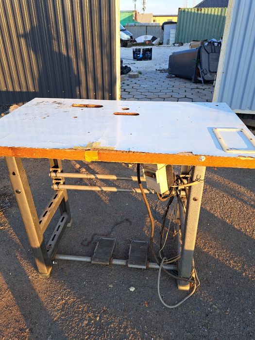 Петельная, оверлог, швейная машинка