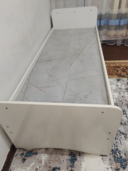 Продаю детскую кровать и шкаф в хорошем состоянии