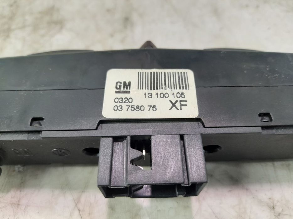 Buton avarii 131100105 Opel Astra H (2004 - 2007)