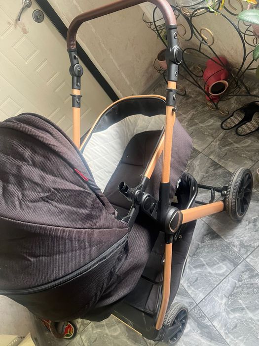 Коляска почти новая