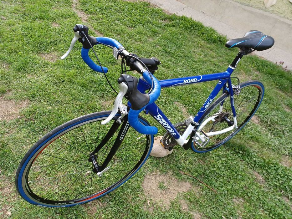 Bicicleta ,,semicursiera" Sabotage.