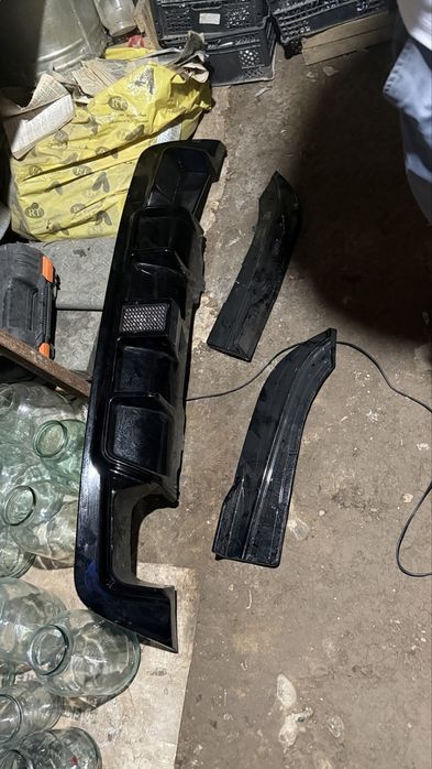 Диффузор заднего бампера е60,универсальные накладки -плавники