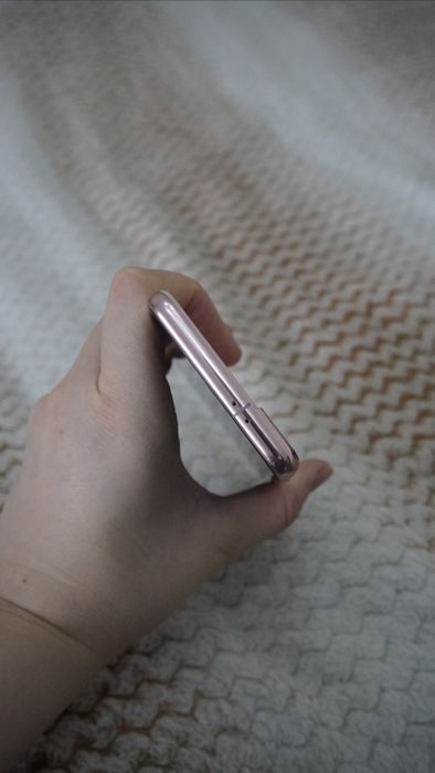 Продам Samsung galaxy S21