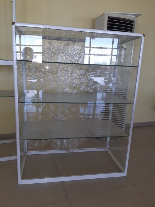 Стеклянные витрины