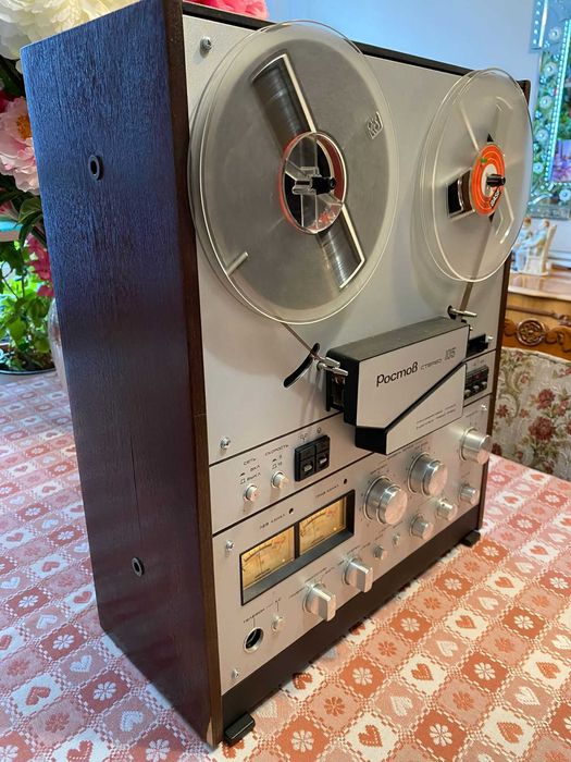 Vând Magnetofon Rostov model 105