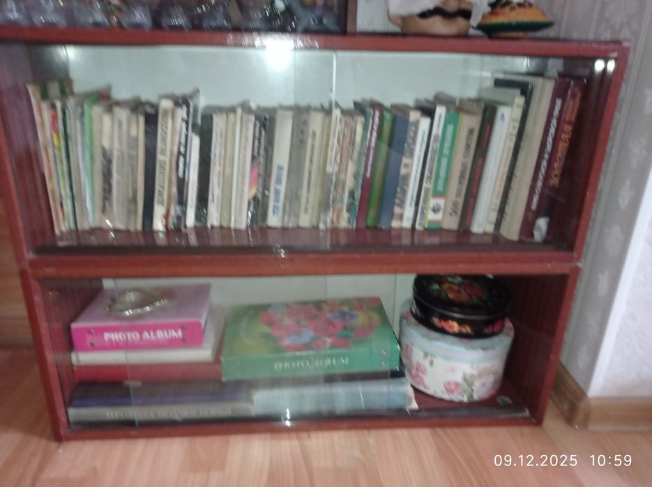 Продаются 2 книжные полки