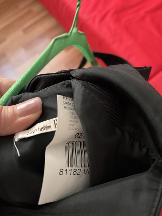 Rochie neagra superba