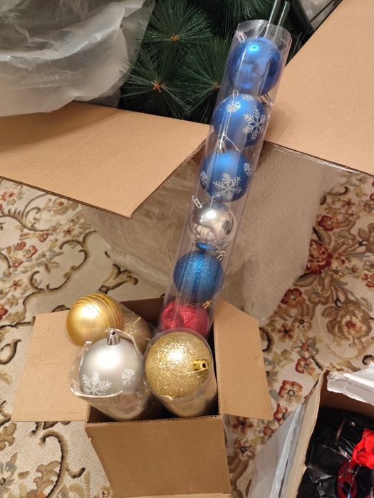 Ёлка искусственная + игрушки