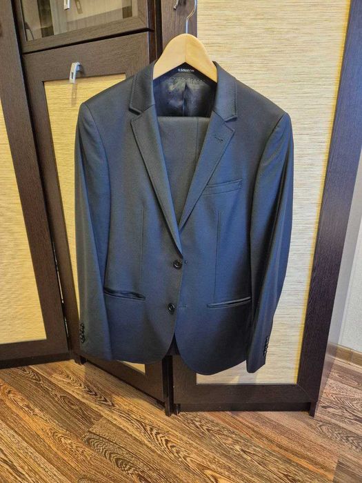 Костюм (пиджак и брюки) размер 44