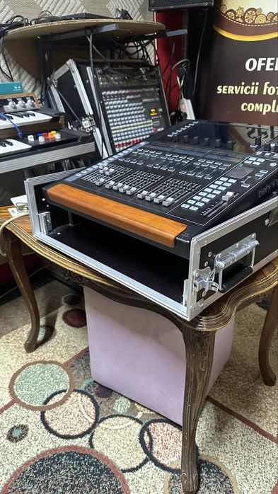 Acest case este bun pentru Midas 32 si Behringer Wing plus o putere de o unitate sau alceva asemanator