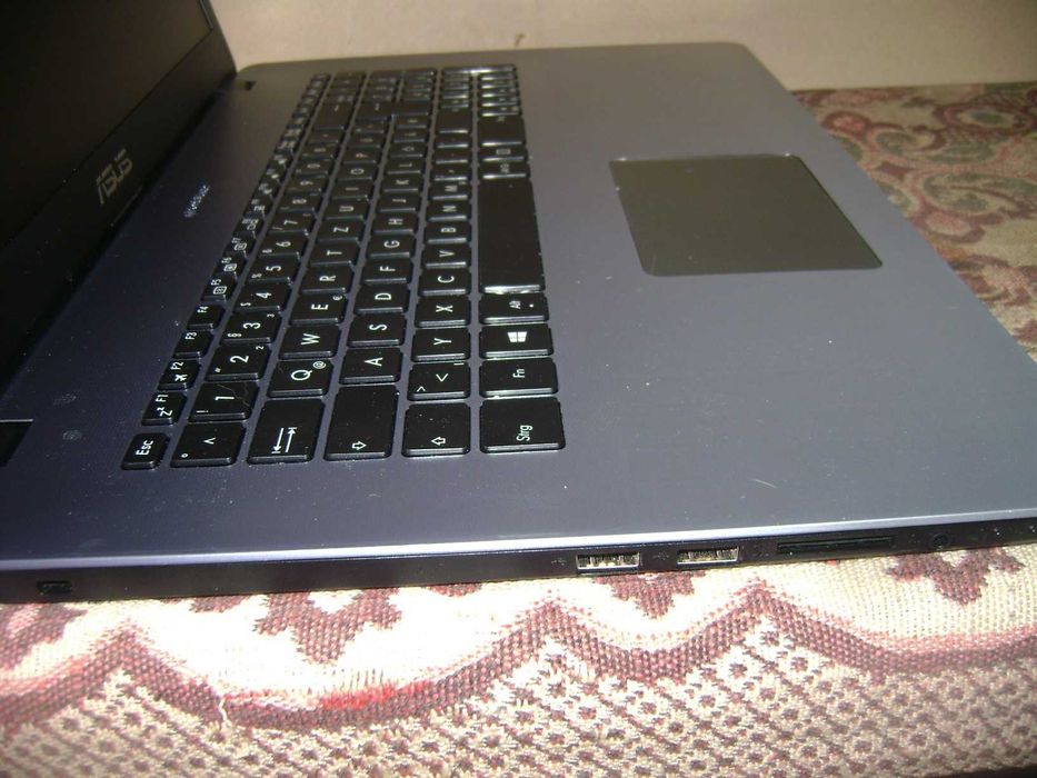 Лаптоп Asus 17 инча, 8GB RAM DDR4, 512 GB SSD