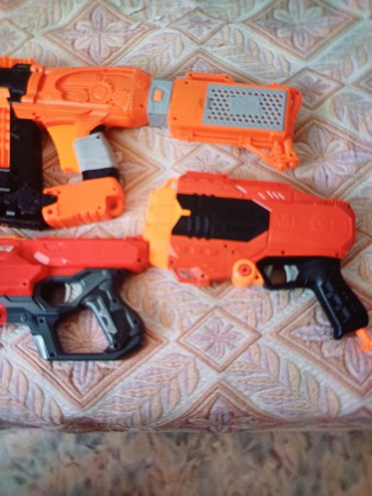 Продам детские бластеры оружие.